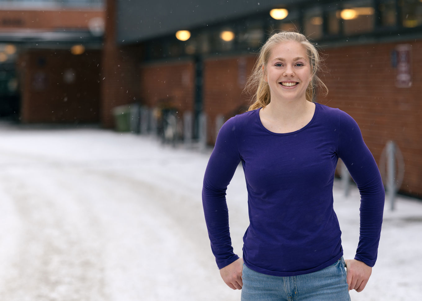 Foto: JCP PRAD. Karoline går på idrettsfag på Bjerke videregående. en person i blå skjorte